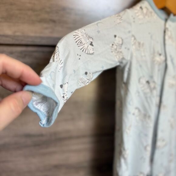 Magnetic Me Blue Zebra Print Kids Footie Onesie 8-12 lbs 0-3 mo preworn great co - Picture 9 of 10